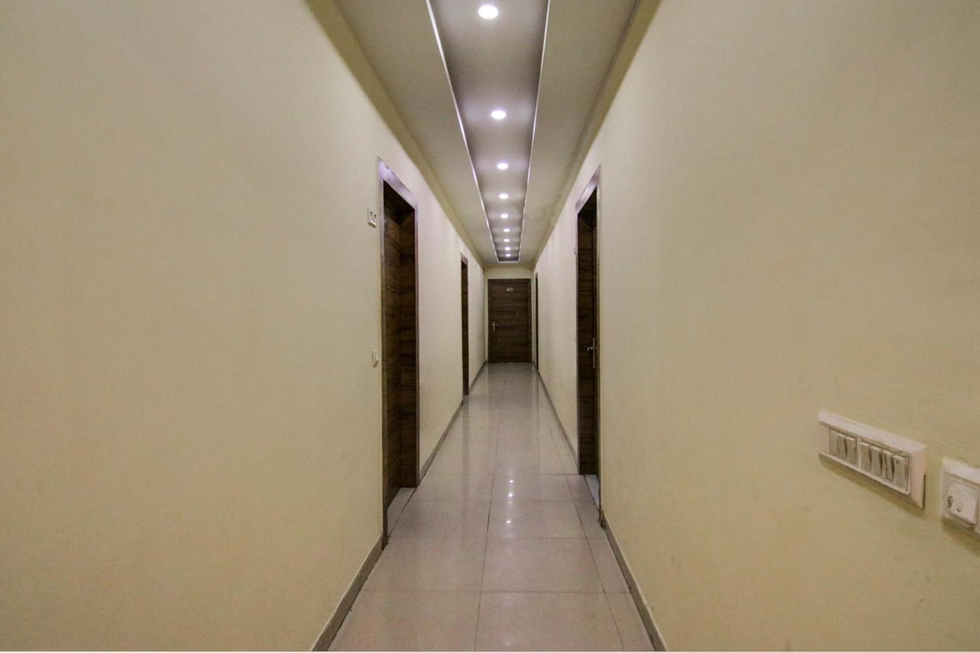 Hotel Yash House New Delhi Ngoại thất bức ảnh