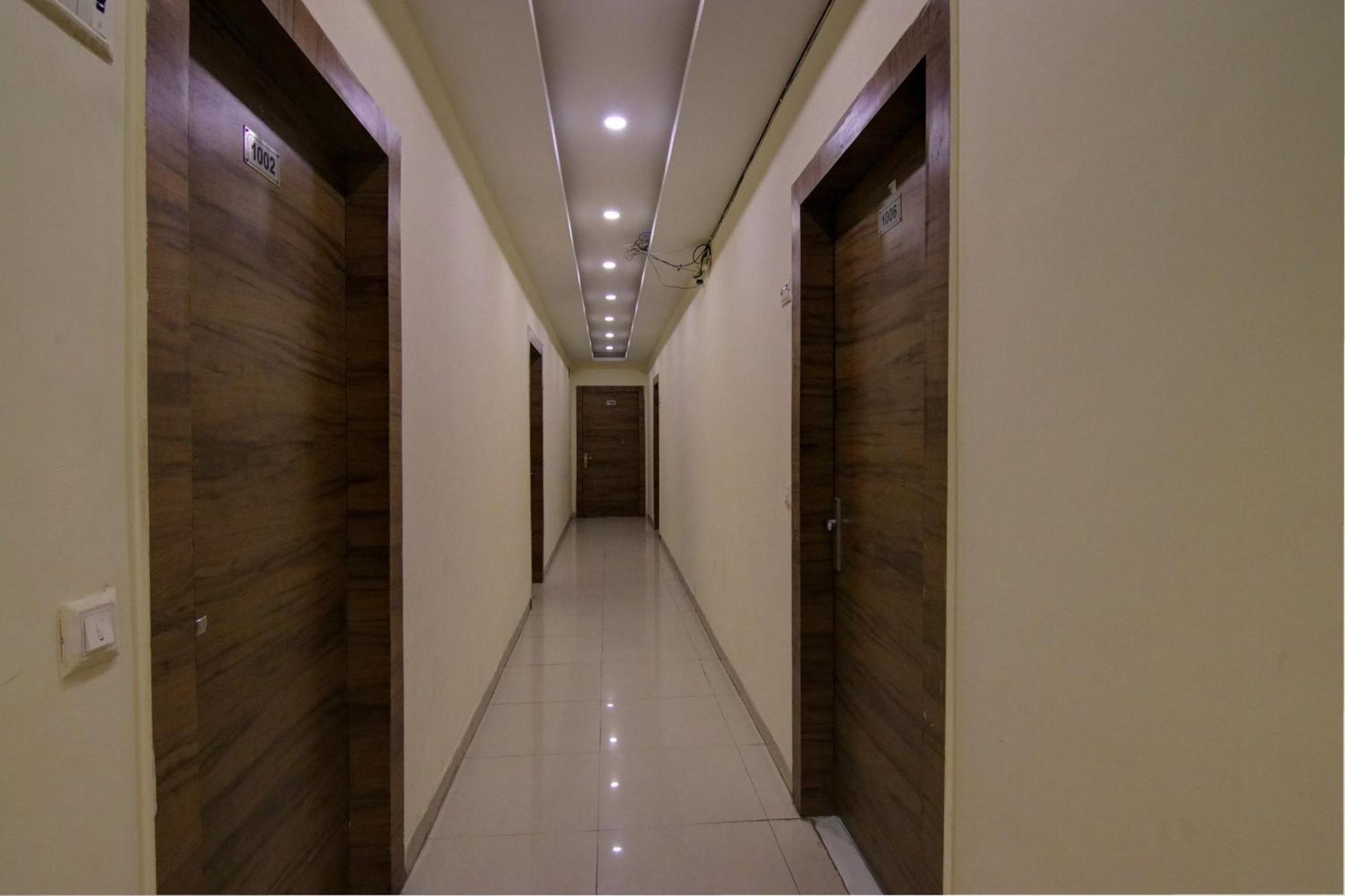 Hotel Yash House New Delhi Ngoại thất bức ảnh